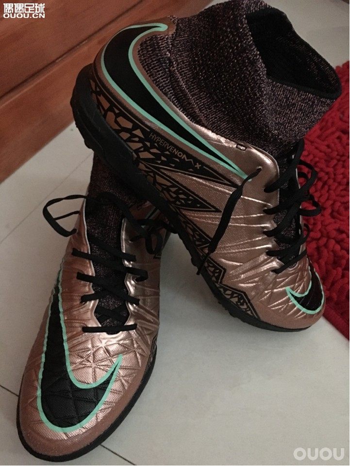 某宝 jpsport 店铺购入!大神们帮忙鉴定!鞋子包裹性很好,鞋面是有些硬!