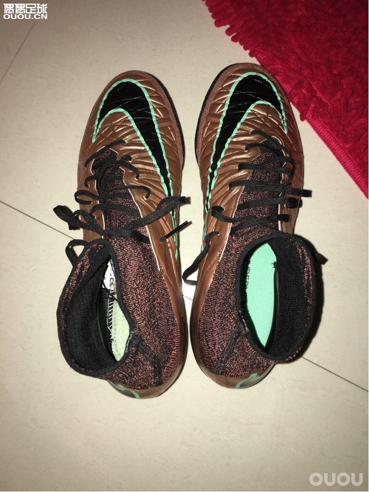 某宝 jpsport 店铺购入!大神们帮忙鉴定!鞋子包裹性很好,鞋面是有些硬!