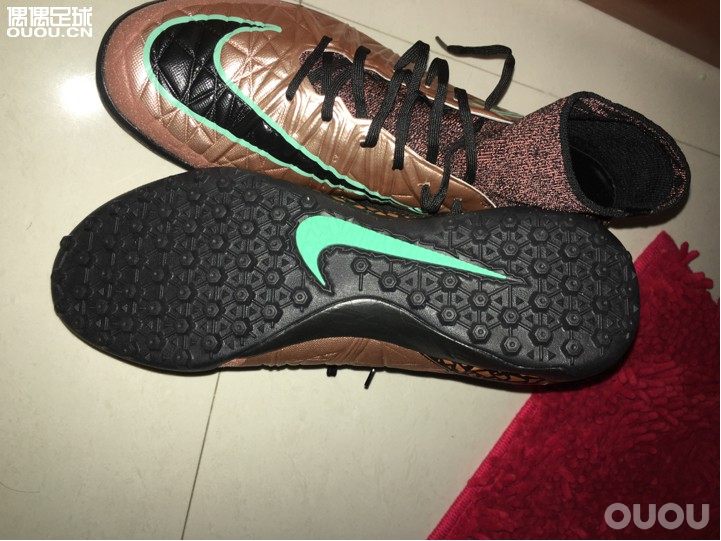 某宝 jpsport 店铺购入!大神们帮忙鉴定!鞋子包裹性很好,鞋面是有些硬!
