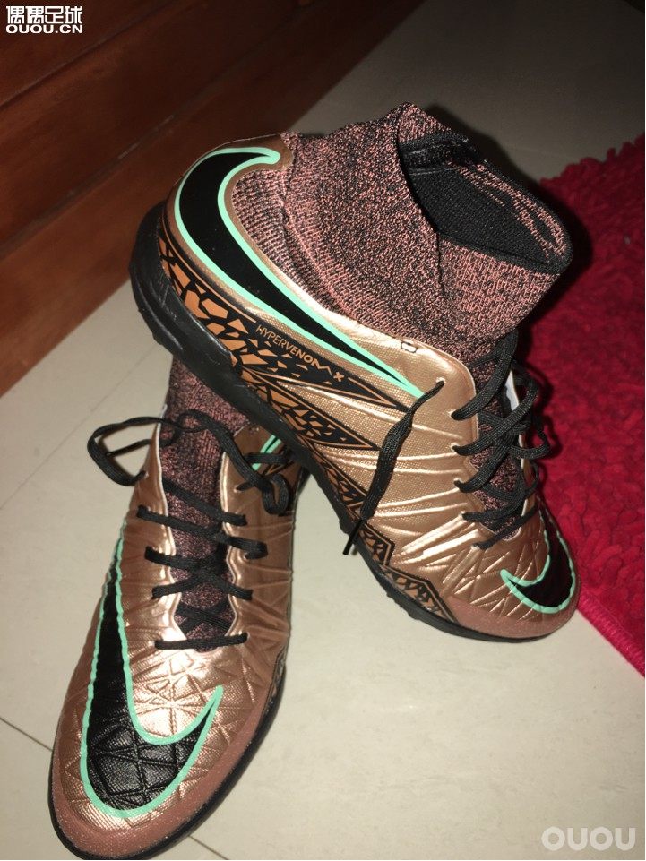 某宝 jpsport 店铺购入!大神们帮忙鉴定!鞋子包裹性很好,鞋面是有些硬!