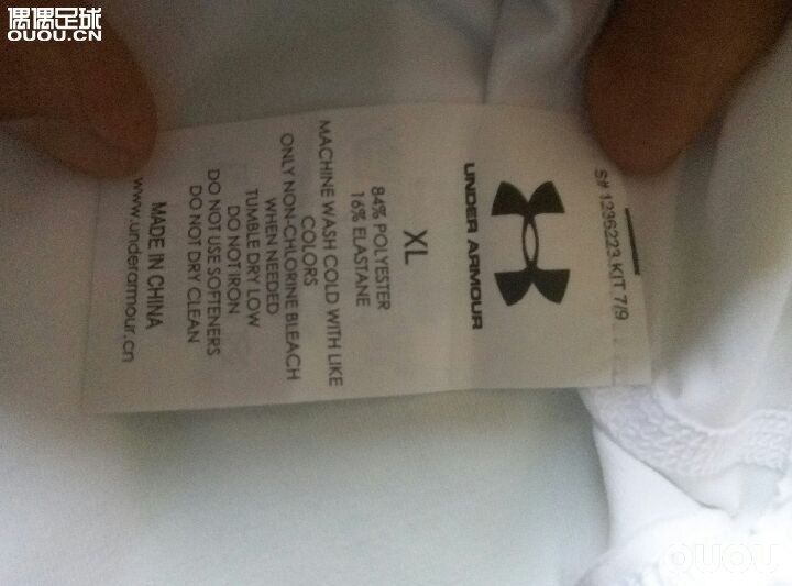 请大神帮忙鉴定一下这件安德玛紧身衣,谢谢各位了啊!