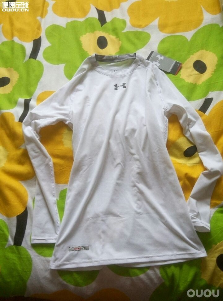 请大神帮忙鉴定一下这件安德玛紧身衣,谢谢各位了啊!