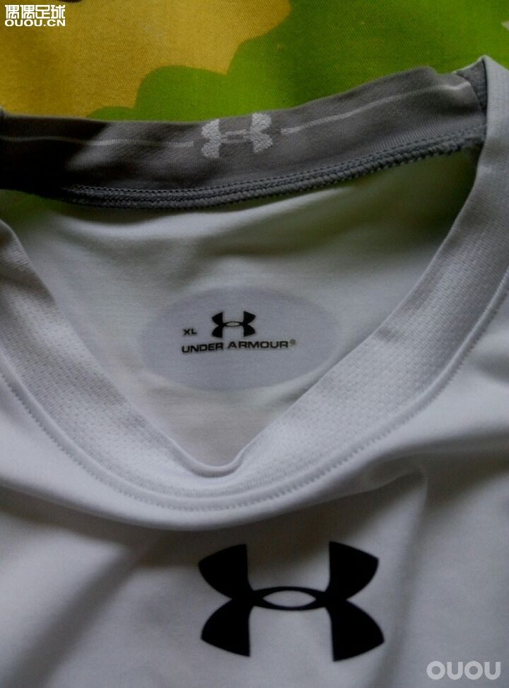 请大神帮忙鉴定一下这件安德玛紧身衣,谢谢各位了啊!