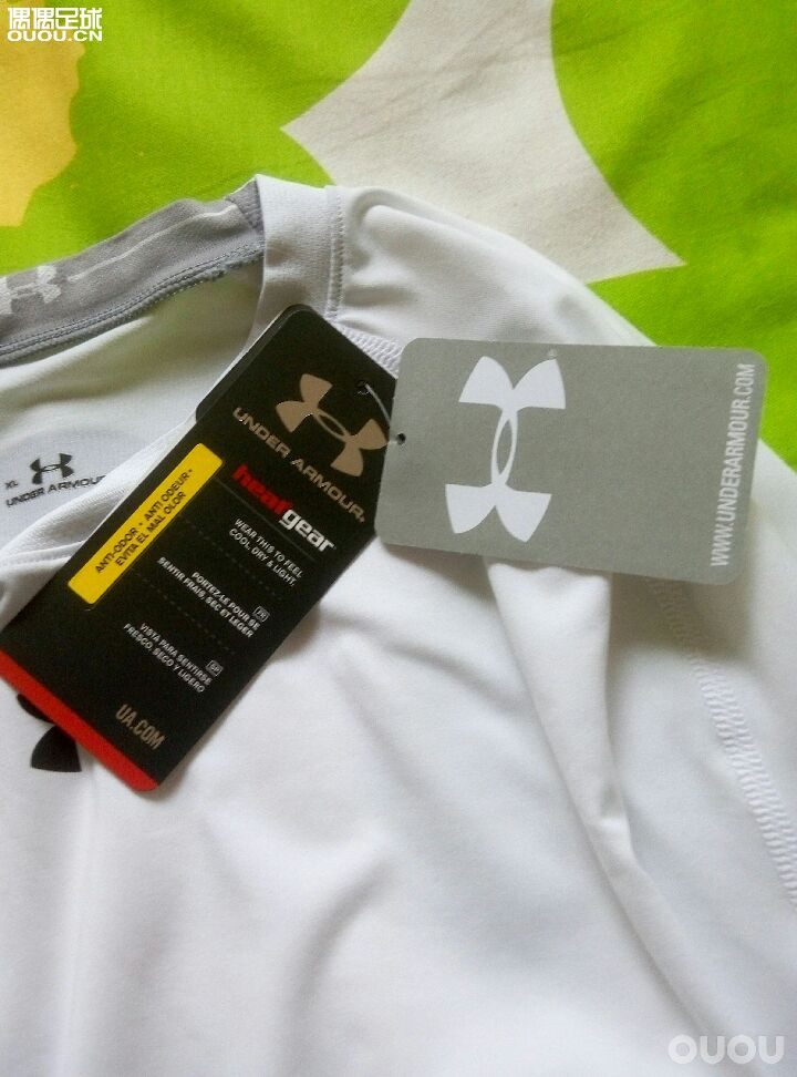 请大神帮忙鉴定一下这件安德玛紧身衣,谢谢各位了啊!