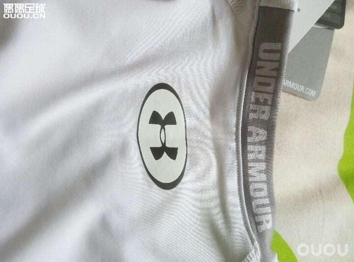 请大神帮忙鉴定一下这件安德玛紧身衣,谢谢各位了啊!