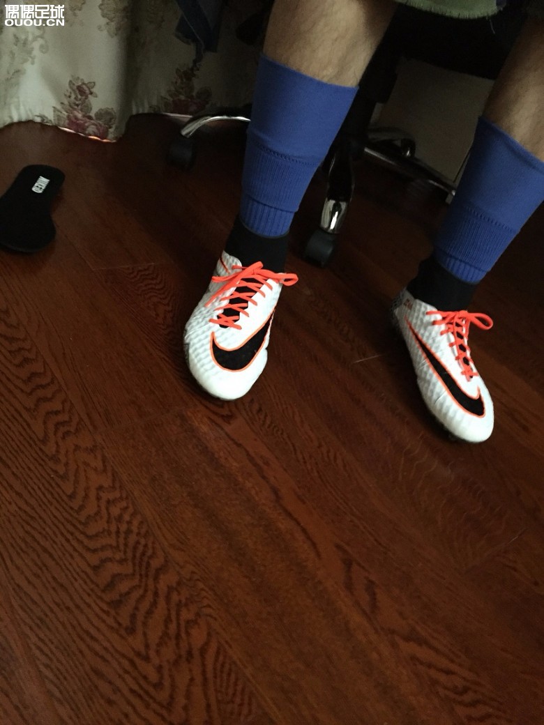 时隔一年后的足球装备,NIKEID 毒蜂2.5