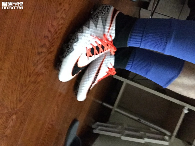 时隔一年后的足球装备,NIKEID 毒蜂2.5