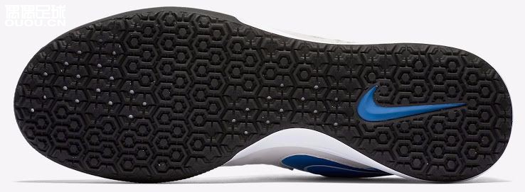 传奇6顶级小场鞋 白蓝新配色发布