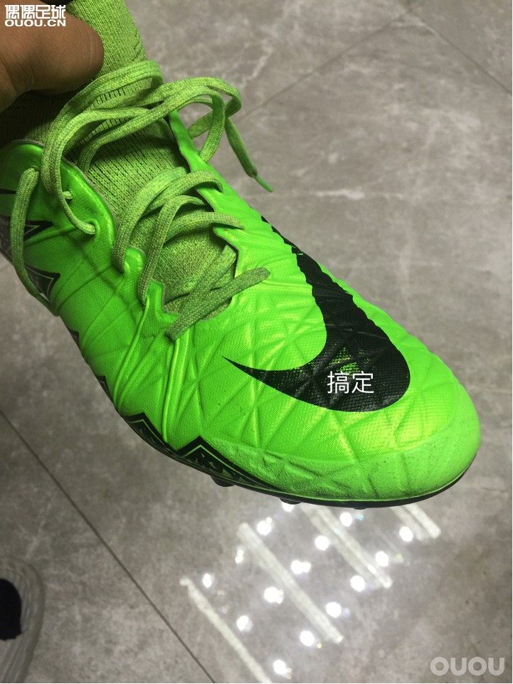 话不多说,不擦不舒服。下地后的擦鞋,是每次踢球回家后最开心的事。