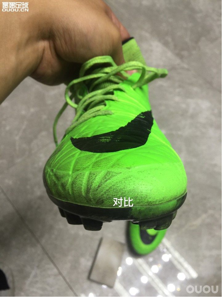 话不多说,不擦不舒服。下地后的擦鞋,是每次踢球回家后最开心的事。