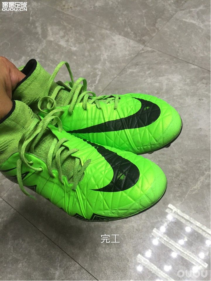 话不多说,不擦不舒服。下地后的擦鞋,是每次踢球回家后最开心的事。