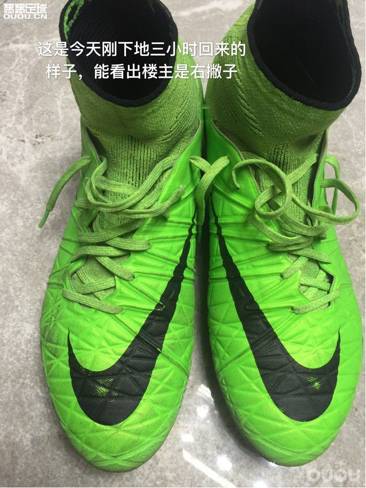 话不多说,不擦不舒服。下地后的擦鞋,是每次踢球回家后最开心的事。