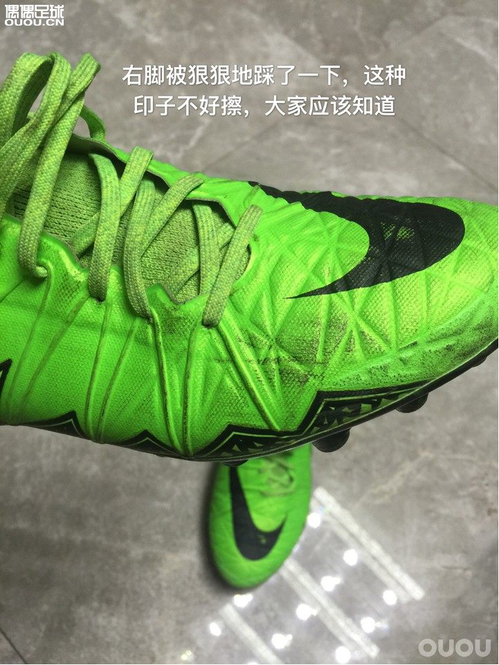 话不多说,不擦不舒服。下地后的擦鞋,是每次踢球回家后最开心的事。