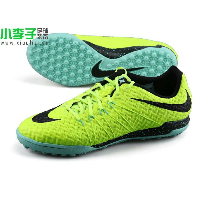 请大神科普  这两款鞋包裹性怎么样  踢9人制怎么样