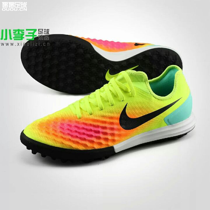 请大神科普  这两款鞋包裹性怎么样  踢9人制怎么样