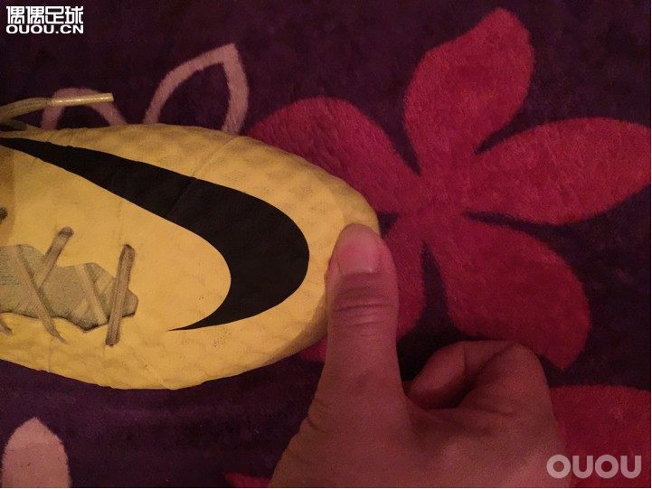 求教下有sf4的兄弟 个人毒蜂2.5穿275如图鞋头到脚尖有一指左右的空间 请问有sf4上脚经验的兄弟