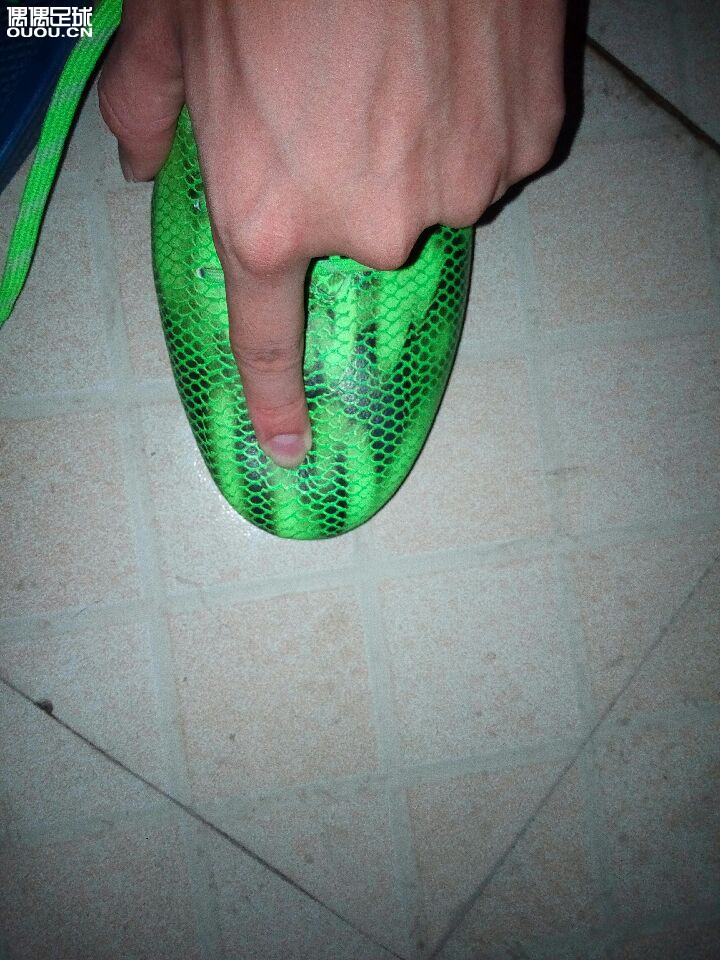 f505,jp265穿普通袜子会空出这么多,还想入双505,或者504,或者刺11tf,如果穿薄袜