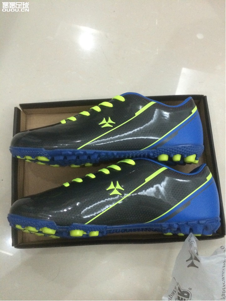 第一次入手一双超级便宜的球鞋