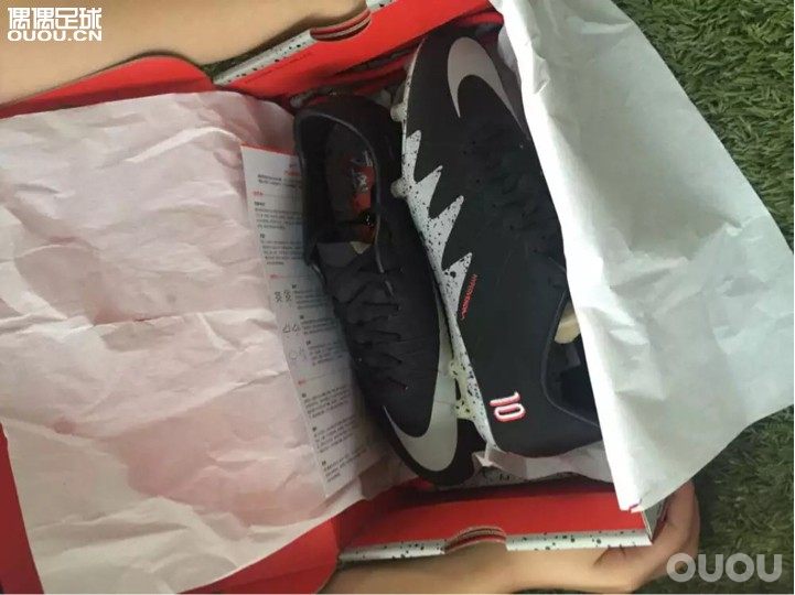 我的情人节礼物 超喜欢?恭喜内马尔夺金??