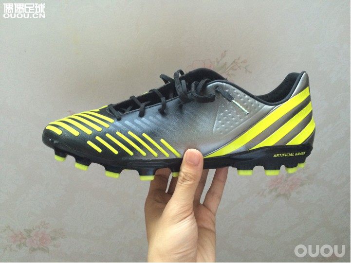 各位大神帮忙鉴定下鞋子