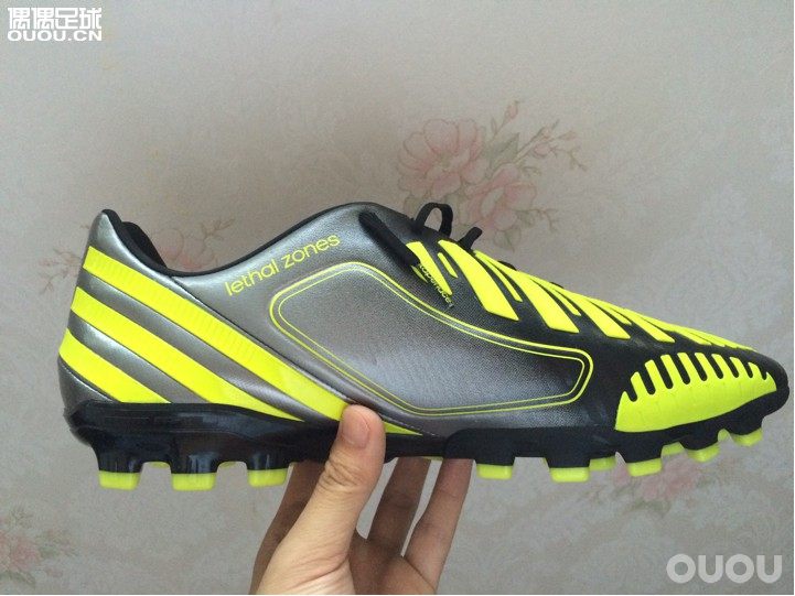 各位大神帮忙鉴定下鞋子