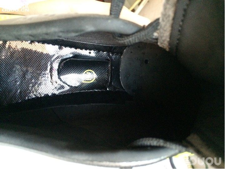 各位大神帮忙鉴定下鞋子