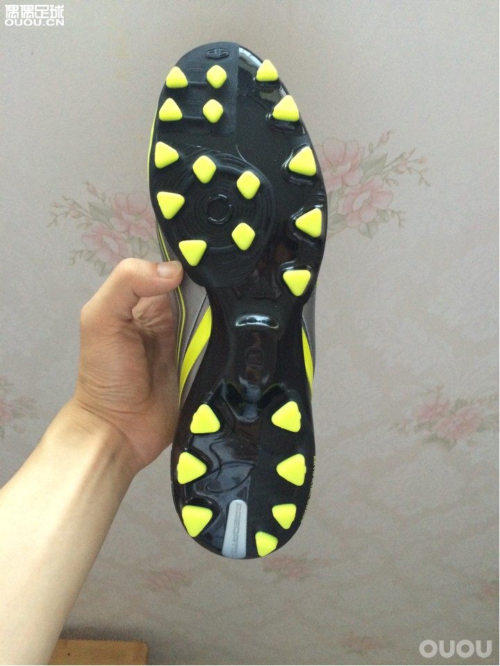 各位大神帮忙鉴定下鞋子