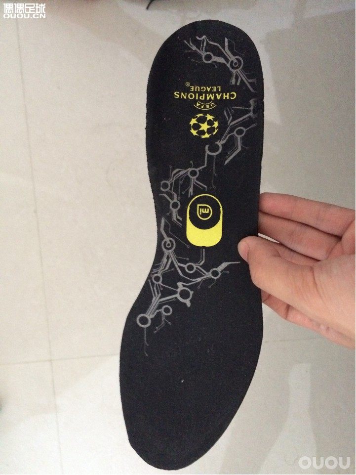 各位大神帮忙鉴定下鞋子