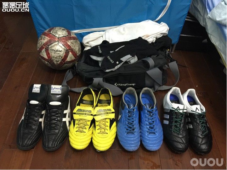 一只足球狗的全部装备