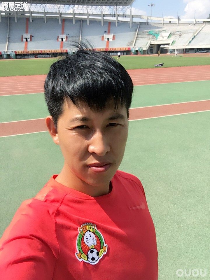 今天的比赛就靠你们了!愿我们这场比赛能够取胜。