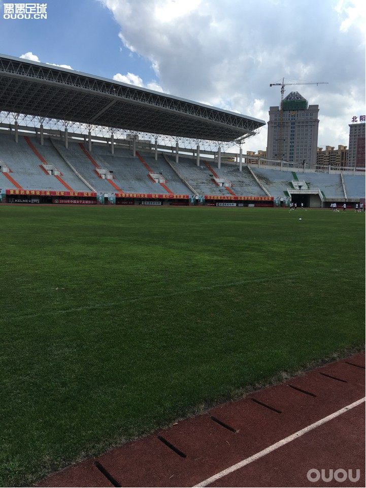 今天的比赛就靠你们了!愿我们这场比赛能够取胜。