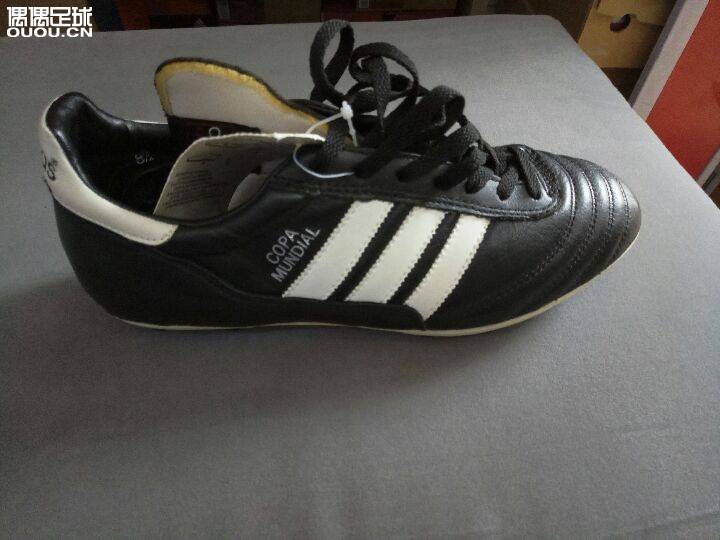 copa此前市场copa很少会出现officially approved by fifa这样的字眼。英语好的童鞋都认识这些英语单词。