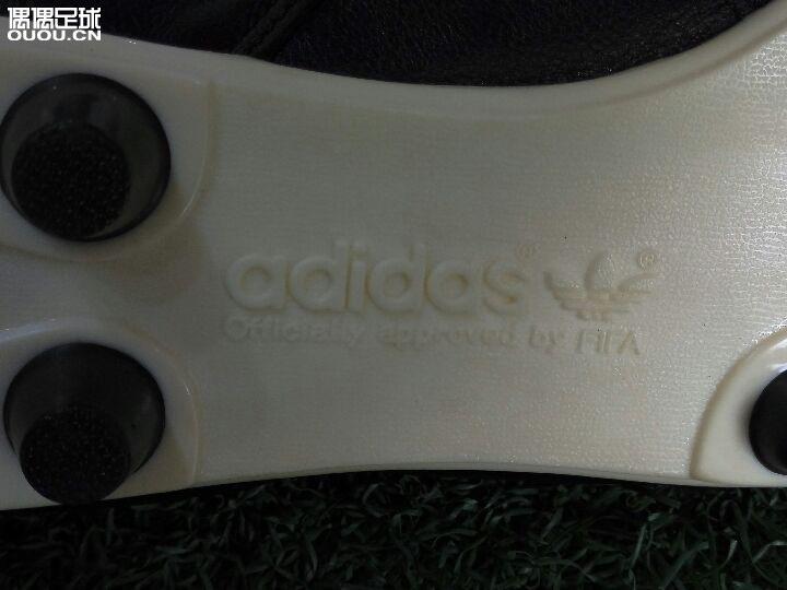 copa此前市场copa很少会出现officially approved by fifa这样的字眼。英语好的童鞋都认识这些英语单词。