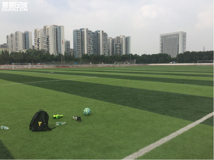 这场地,真漂亮,就我自己!