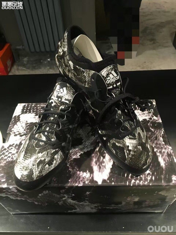 深夜发帖,晒晒几双镇店之宝!本人也是足球鞋发烧友 因为爱好 所以在长春市开了家足球装备的实体店!