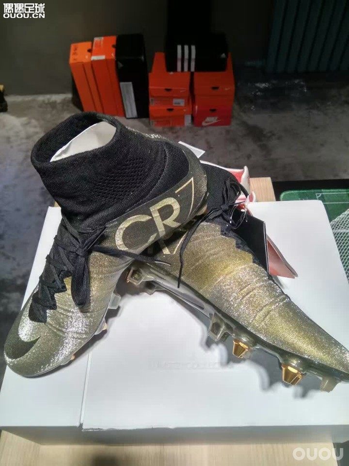 深夜发帖,晒晒几双镇店之宝!本人也是足球鞋发烧友 因为爱好 所以在长春市开了家足球装备的实体店!