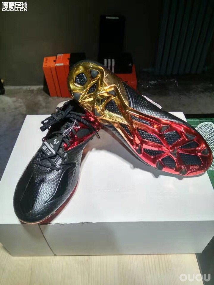 深夜发帖,晒晒几双镇店之宝!本人也是足球鞋发烧友 因为爱好 所以在长春市开了家足球装备的实体店!