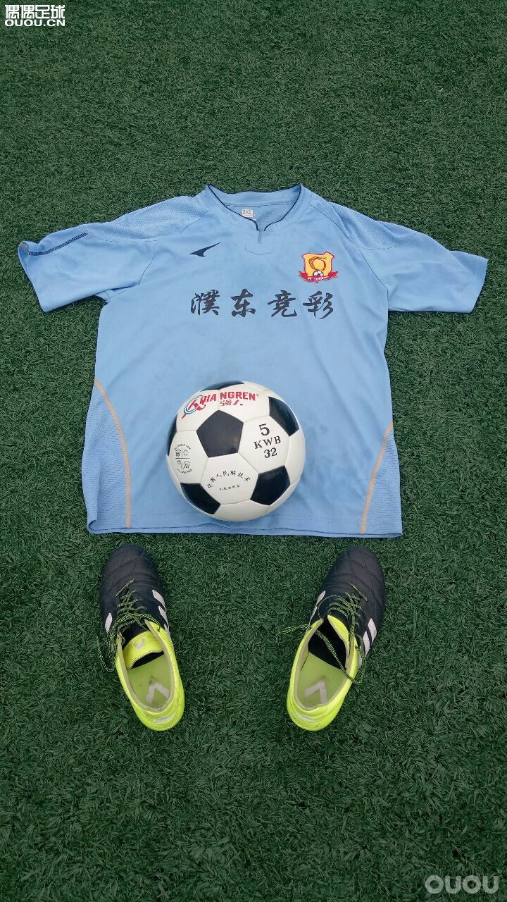 本人真皮控,ACE15.1又入一双,我的尺码不好买到,虽然黑色服役一年,趁着市面有货