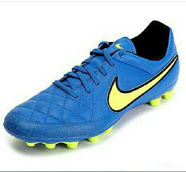 作为一名资深的偶偶论坛潜水运动员,最近发现一个小问题,各个品牌,等级的足球鞋什么超顶