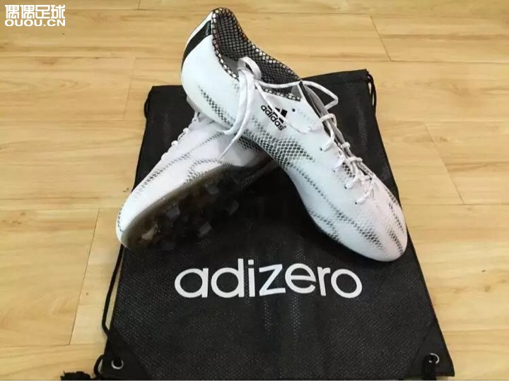 这几双鞋很纠结 学校渣真草场地..脚型特别瘦 穿sf4侧面都留空求大神帮挑