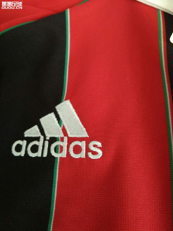 求老司机鉴定ac米兰  及臂章是否正品?