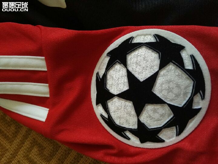 求老司机鉴定ac米兰  及臂章是否正品?