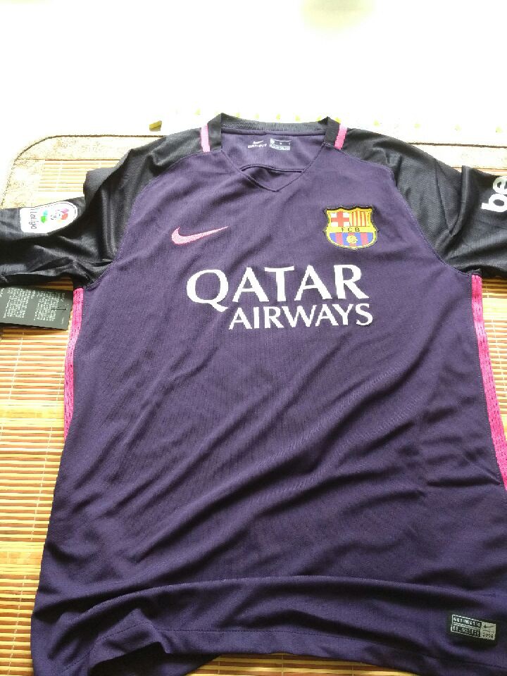 求大神鉴定球衣 广告 号码 真伪,谢谢!