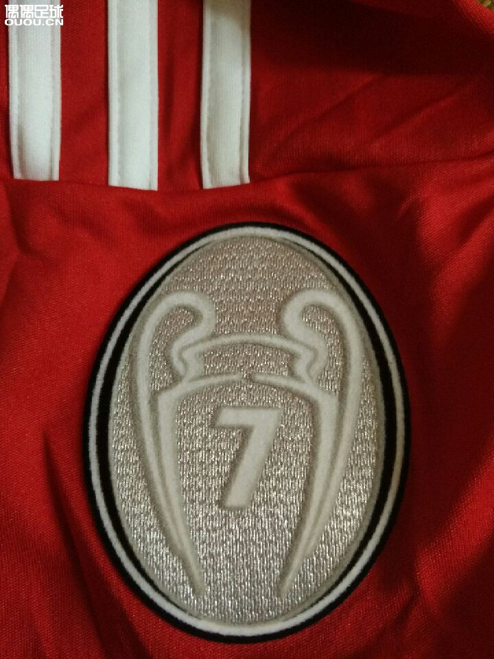 求老司机鉴定ac米兰  及臂章是否正品?