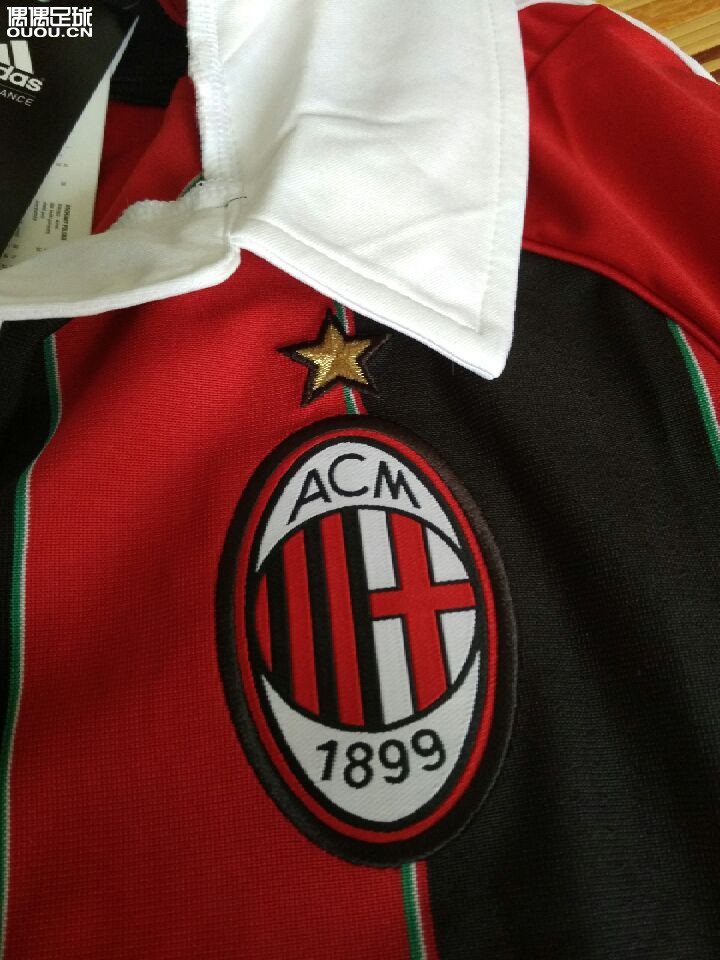 求老司机鉴定ac米兰  及臂章是否正品?