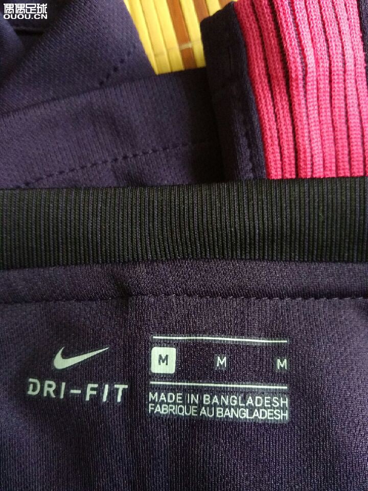 求大神鉴定球衣 广告 号码 真伪,谢谢!