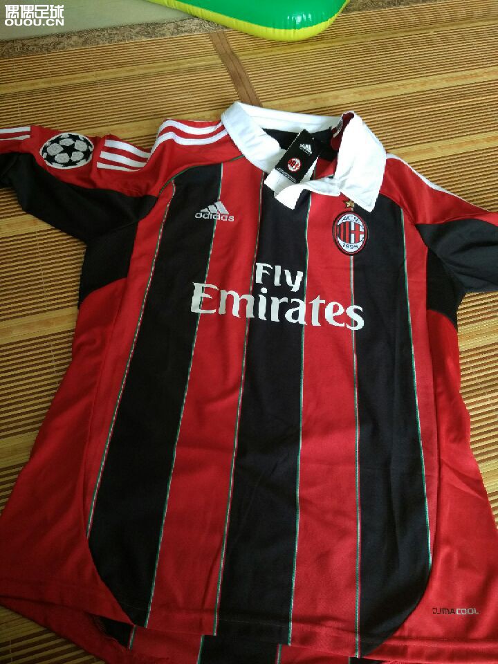 求老司机鉴定ac米兰  及臂章是否正品?
