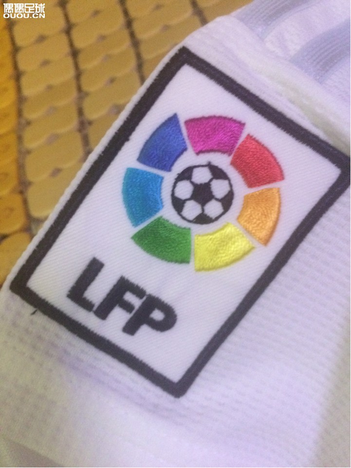 求大神鉴定真假!皇马球迷版球衣!