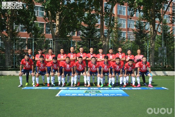 昨天球队换了新的赞助,晚上聚餐!好久没上来了纯属聊闲!