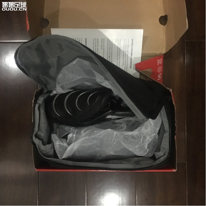 下班早,心情好,闲着没事逛淘宝,看到以前经常买鞋的卡尔爷爷家正在搞店庆优惠